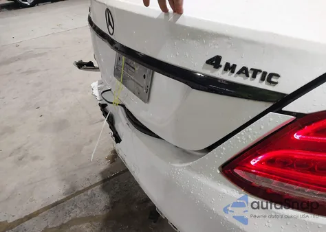 2015 Mercedes-Benz C 300 4Matic из США, поврежденный, VIN 55SWF4KB2FU004736